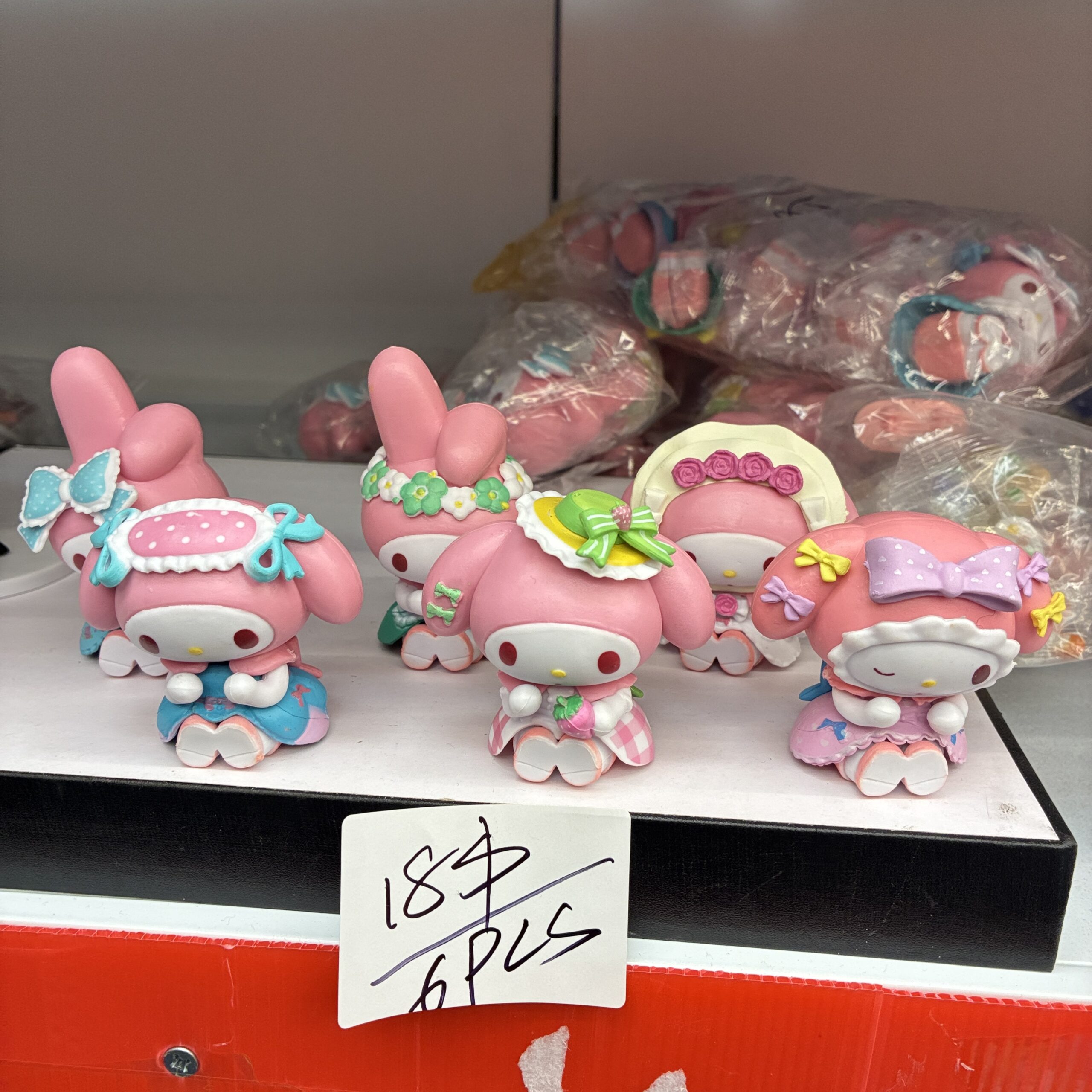 Hello Kitty floral-themed figurine (6PCS)