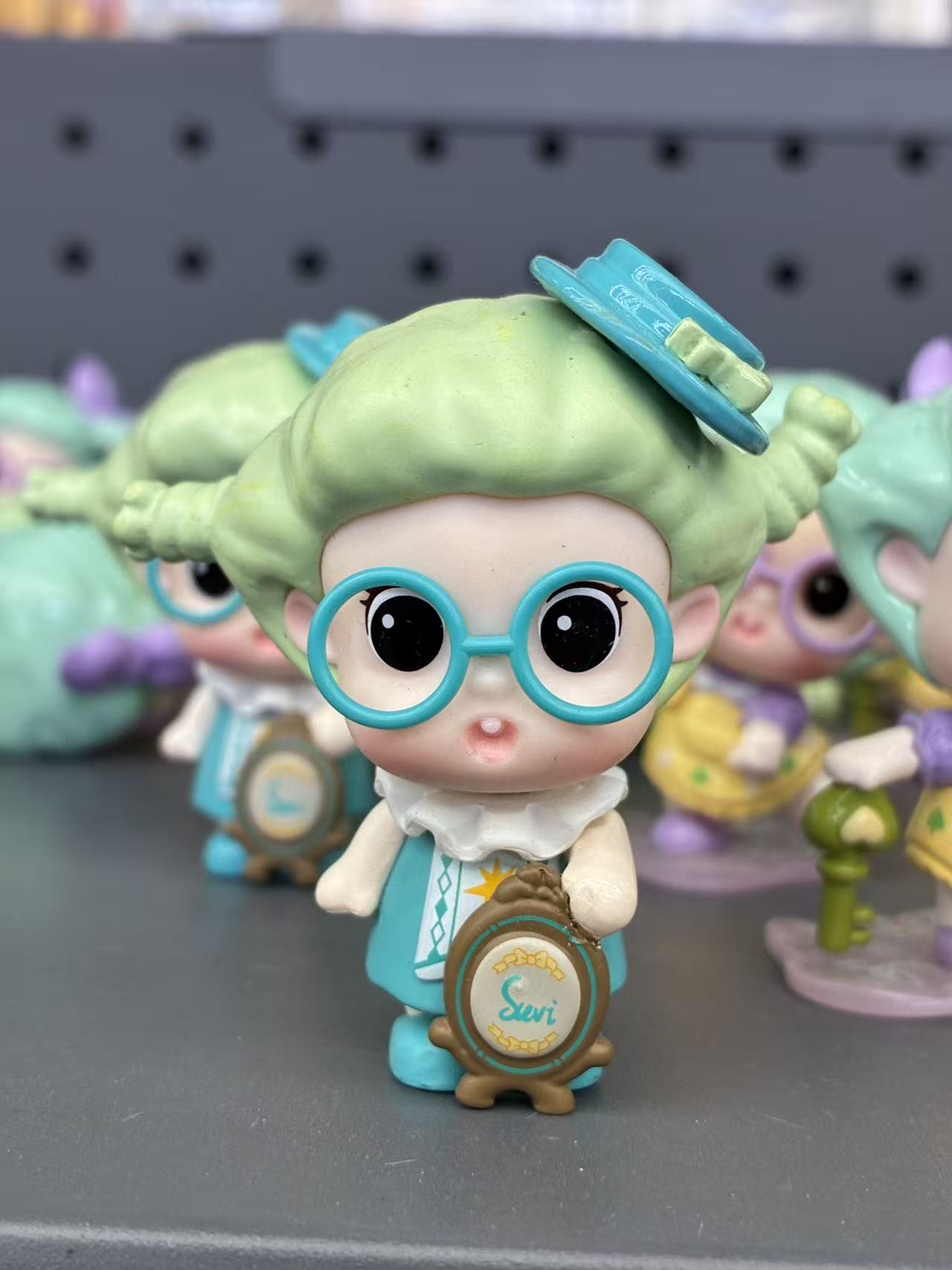 Mini Mirror Turquoise Girl Figurine (1PC)