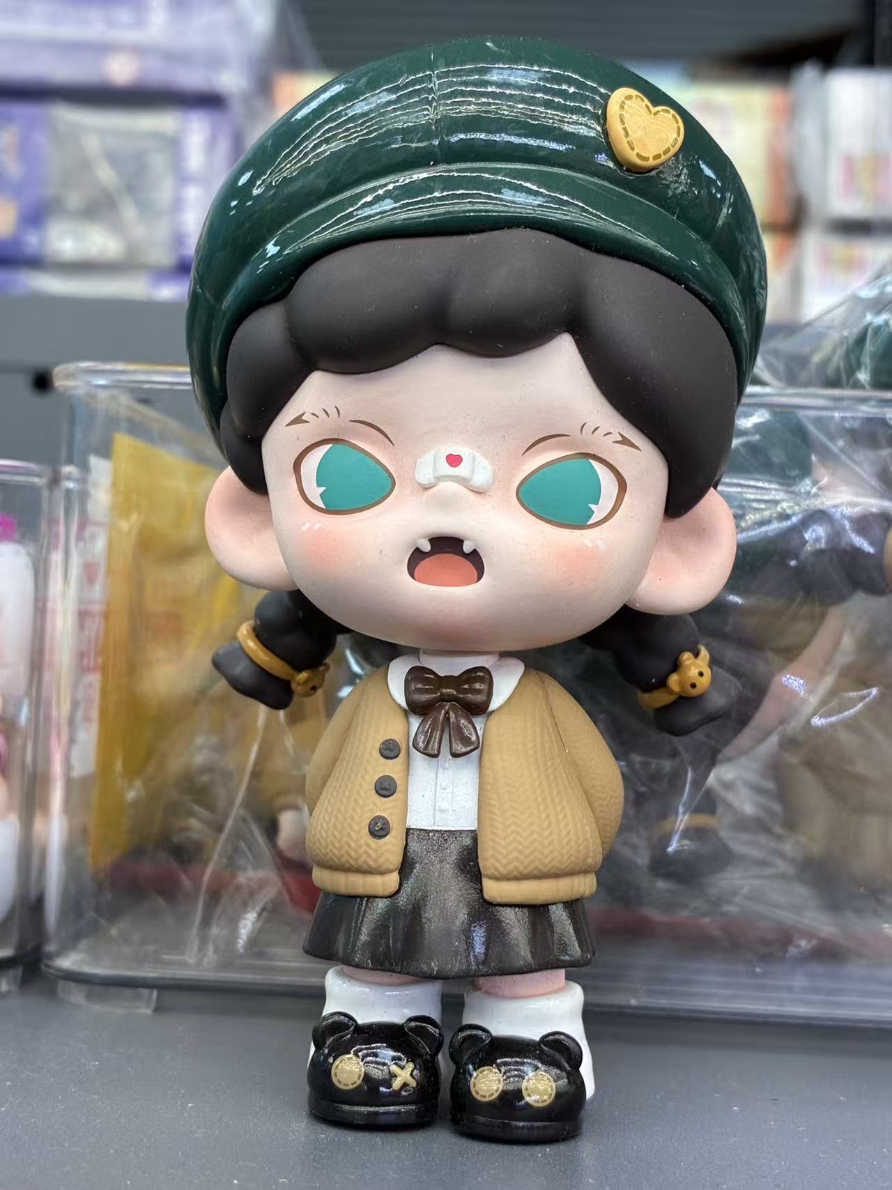 Vintage Preppy Girl Figurine (1PC)