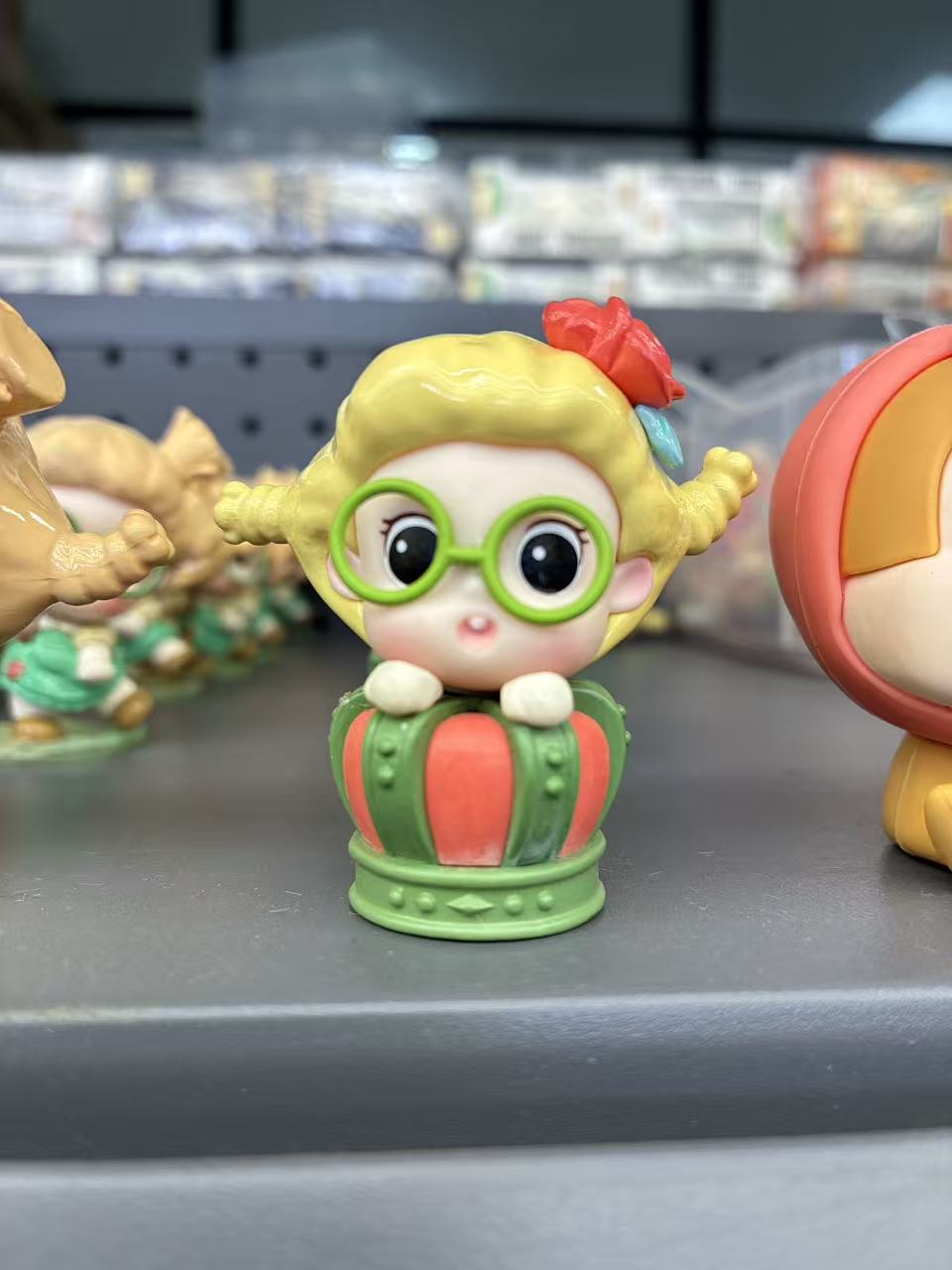 Carnival Little Performer Figurine (1PC)