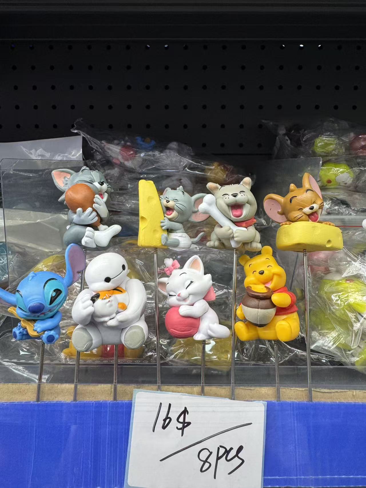 8PCS Classic Cartoon Characters Plant Topper Set – Tom & Jerry, Stitch, Winnie the Pooh & More Mini Figurines for Succulent Pot Decor