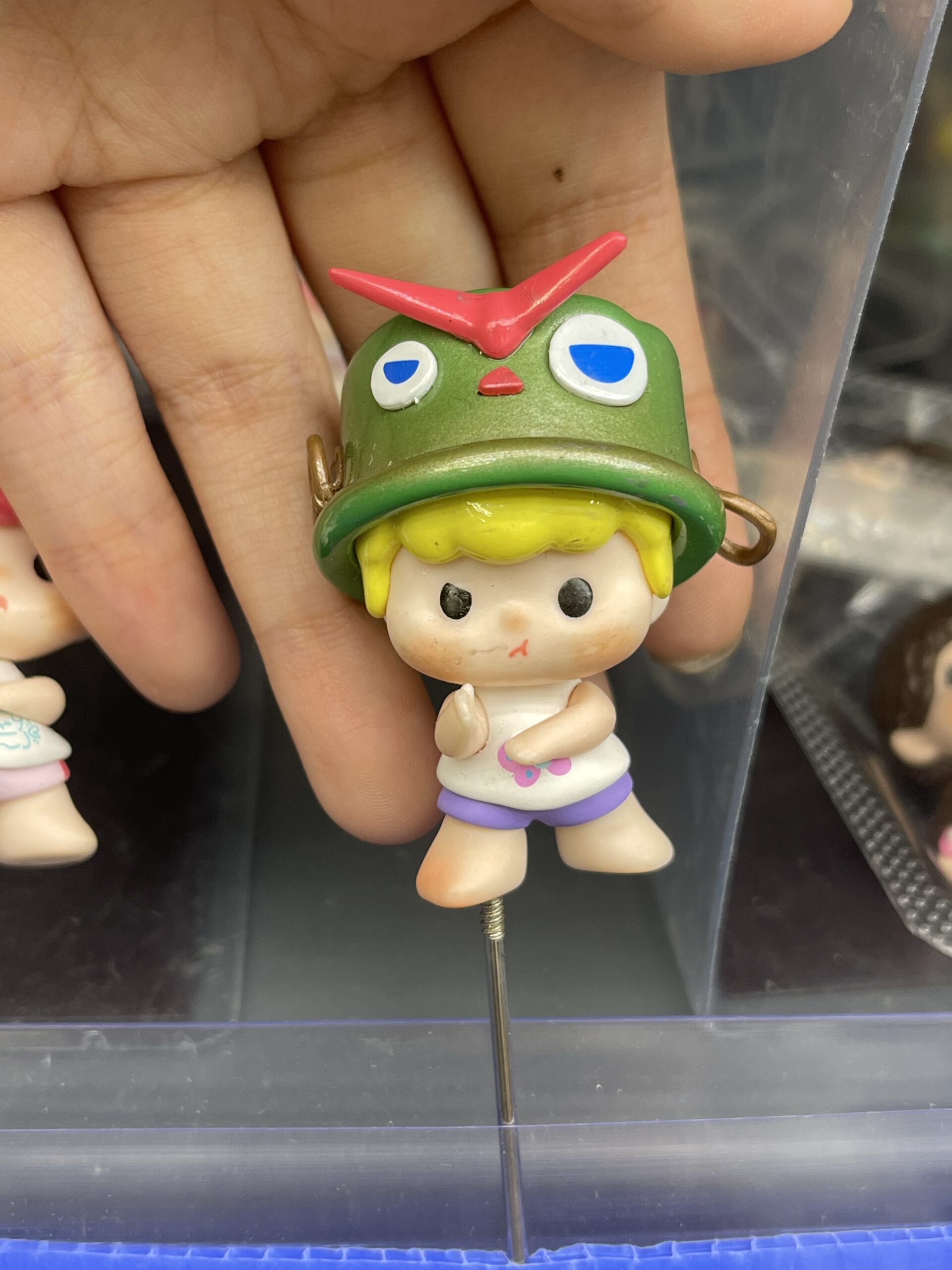 Green Helmet Yellow Hair Boy Resin Figurine, Cute Cartoon Plant Decor Pin