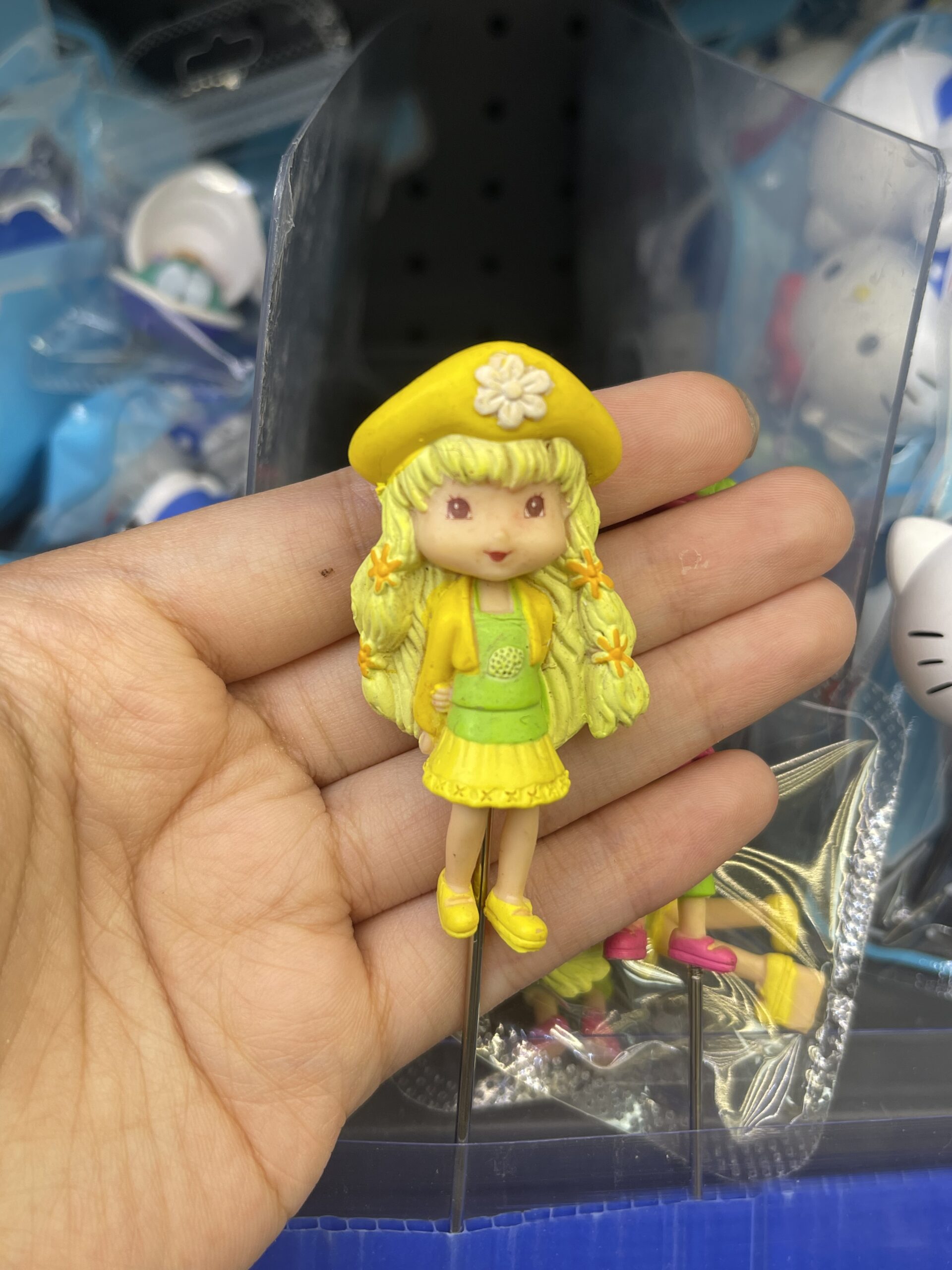 Yellow Hair Straw Hat Girl Resin Figurine, Cute Cartoon Plant Decor Pin