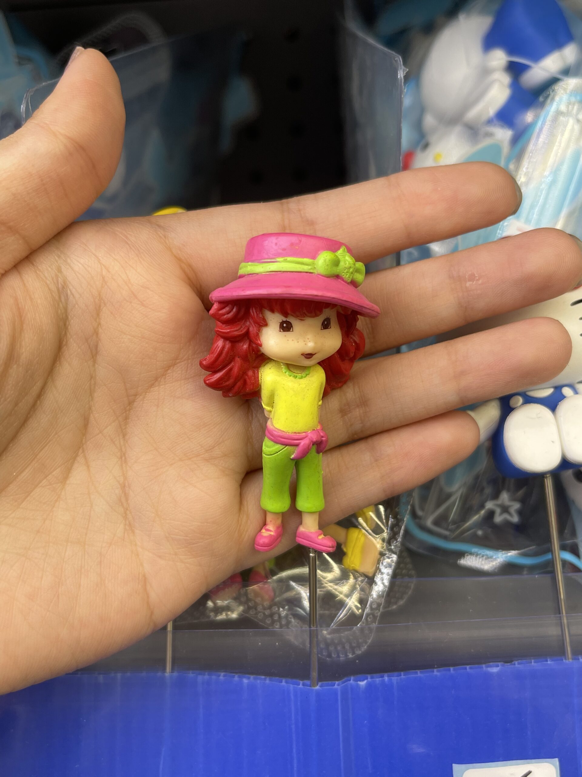 Strawberry Shortcake Girl Resin Figurine, Cute Retro Cartoon Plant Decor Pin