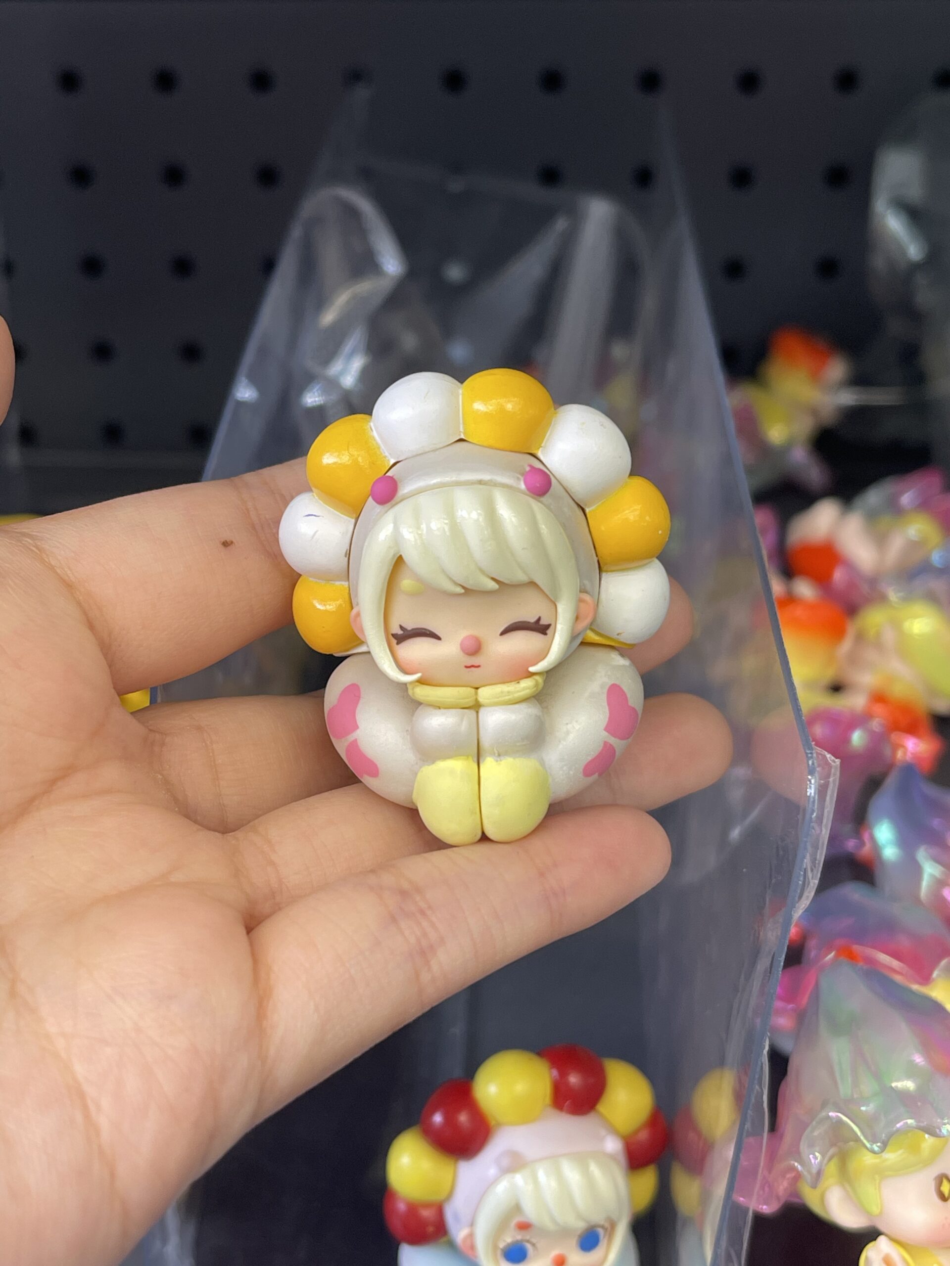Yellow White Sunflower Baby Resin Figurine, Kawaii Cartoon Plant Decor Pin