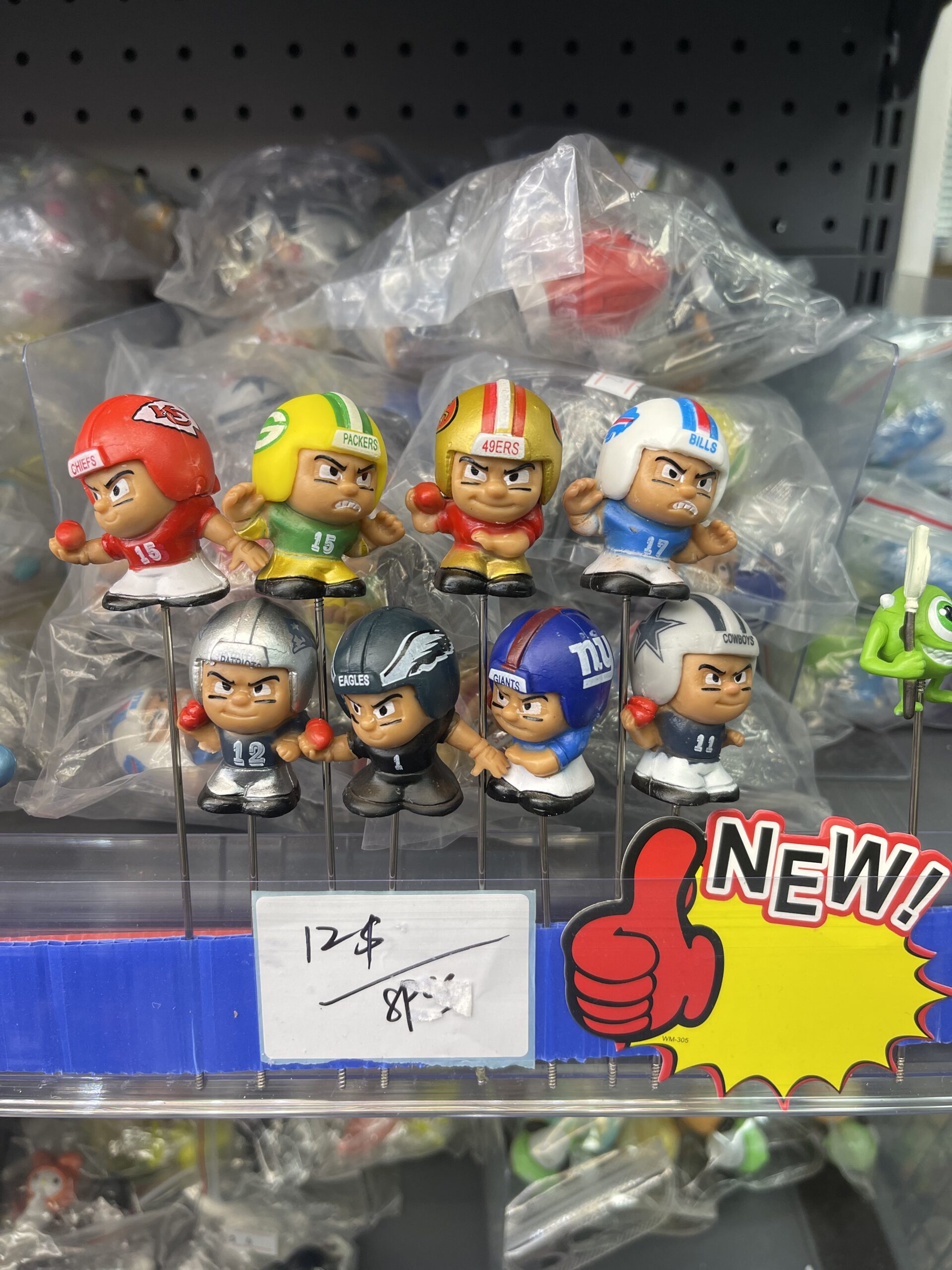 NFL Teams Football Player Mini Figurine Set (8pcs) – Chiefs, Packers, 49ers, Bills & More