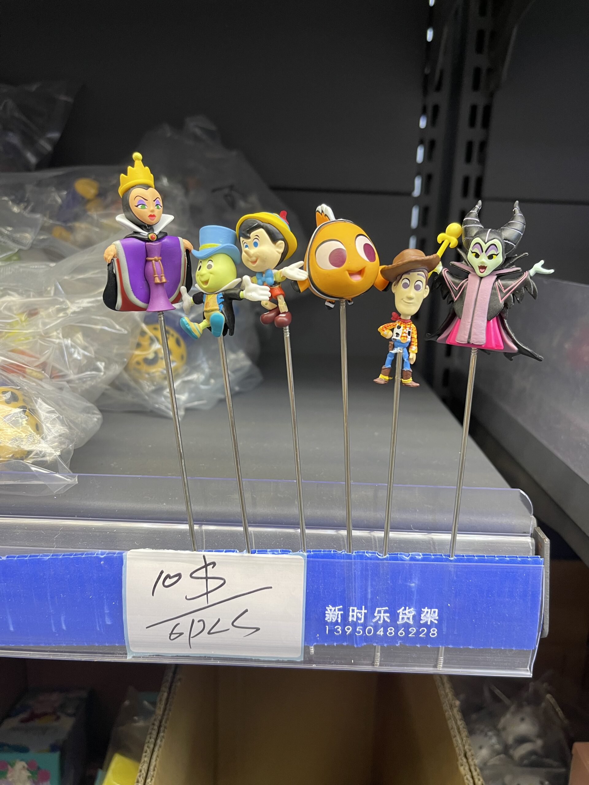 Disney Villains & Classic Characters Mini Figurine Set (6pcs) – Evil Queen, Jiminy Cricket, Pinocchio, Woody, Maleficent