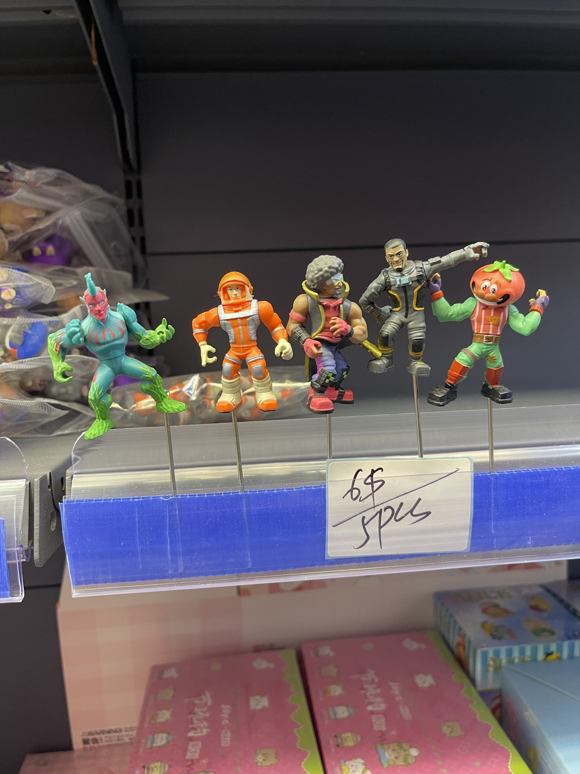 Retro Sci-Fi & Action Mini Figurine Set (5pcs) – Alien Warrior, Astronaut, Fighter, Space Soldier, Tomato Man