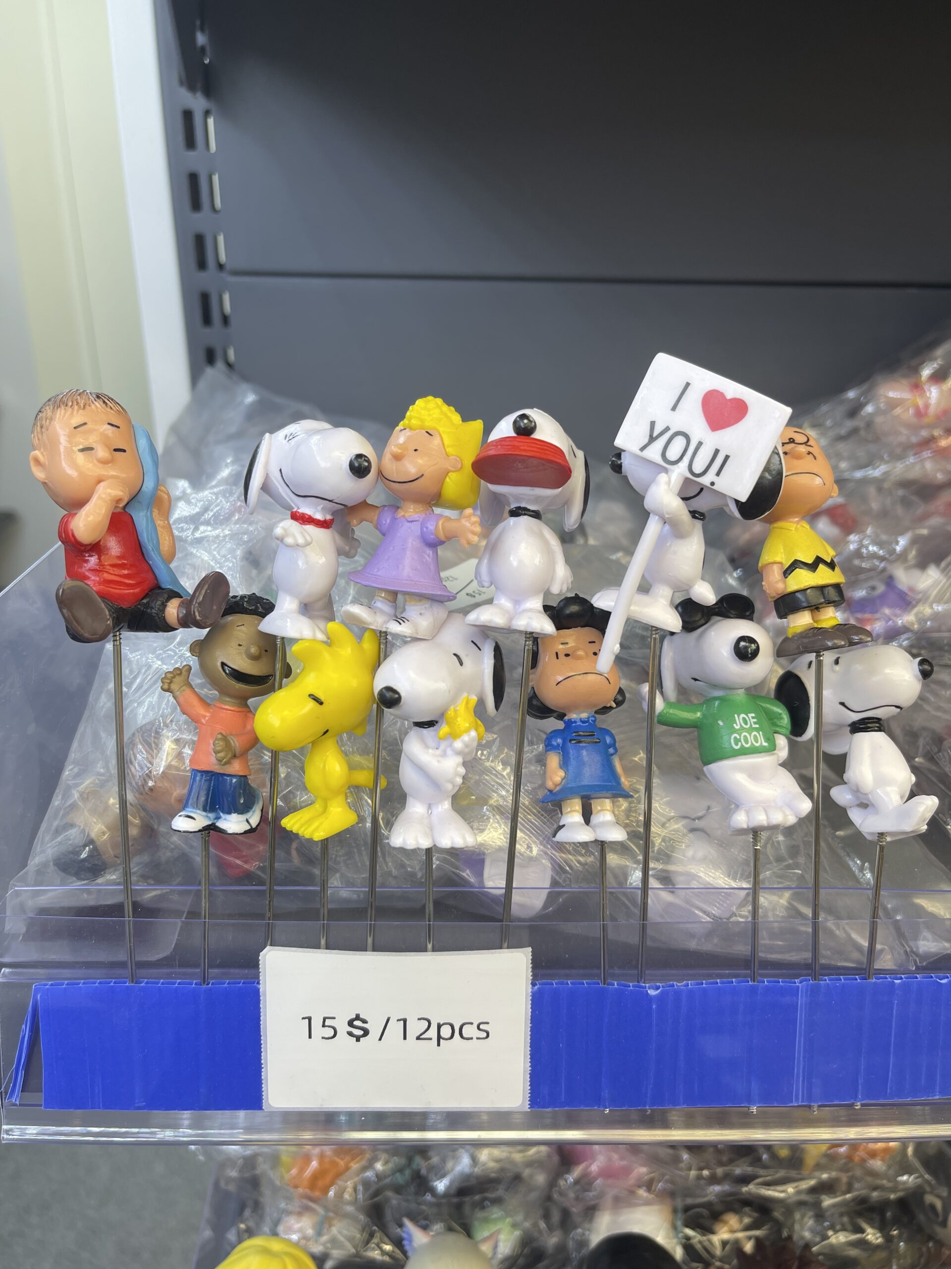 Peanuts Snoopy & Friends Mini Figurine Set (12pcs) – Charlie Brown, Lucy, Woodstock