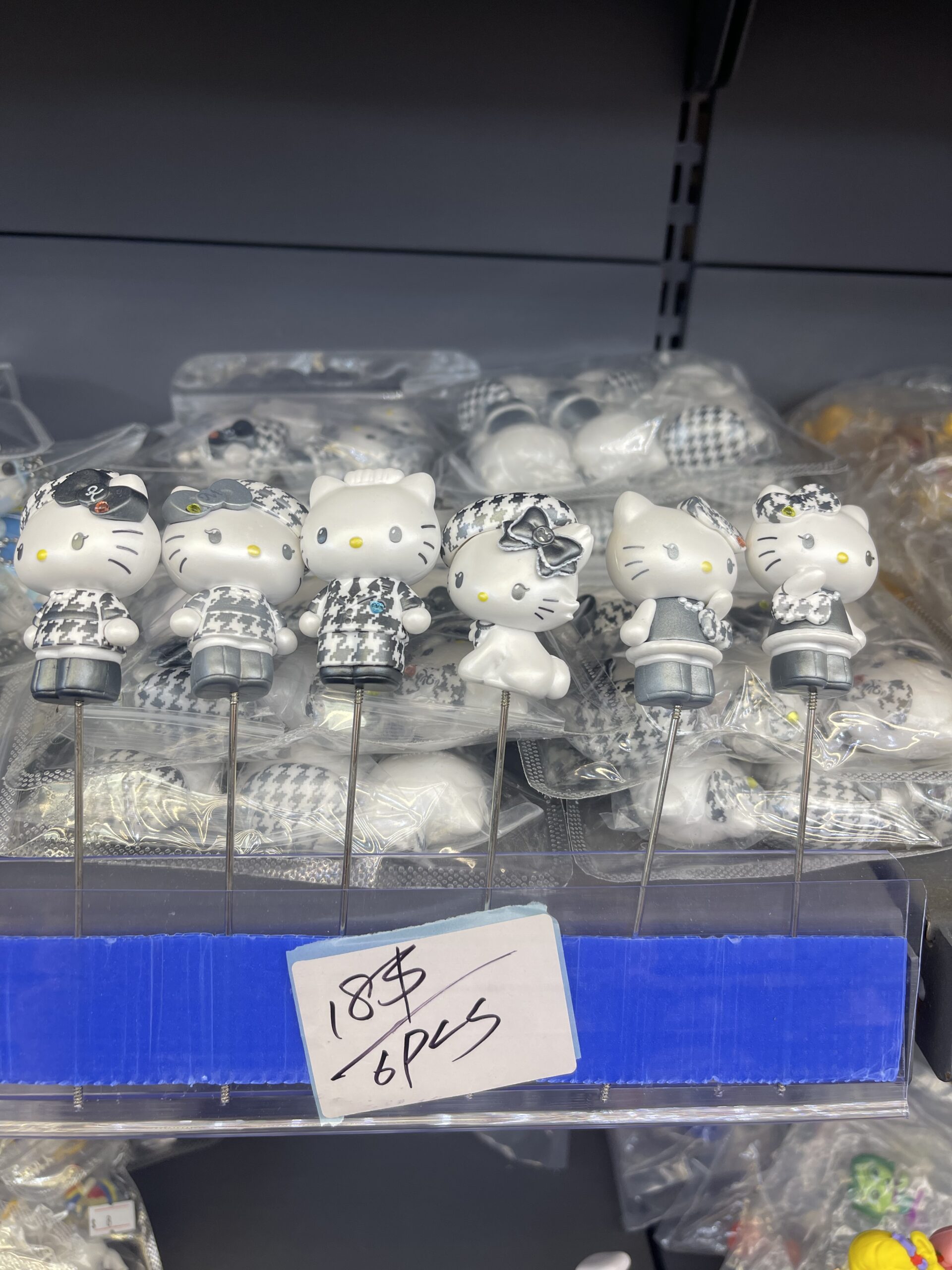 Hello Kitty Houndstooth Style Resin Figurine Set (6pcs)